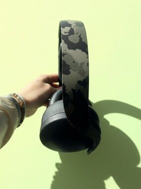 Camouflage Over-Ear Wireless Headphones - Black & Green includes dongle